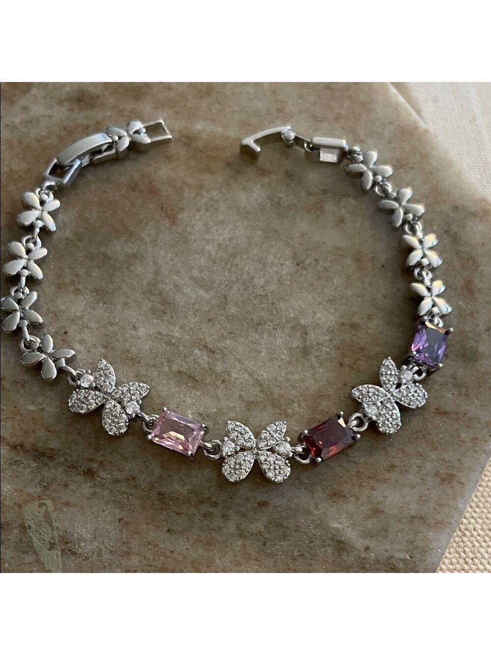 Chic 7” Floral Bracelet